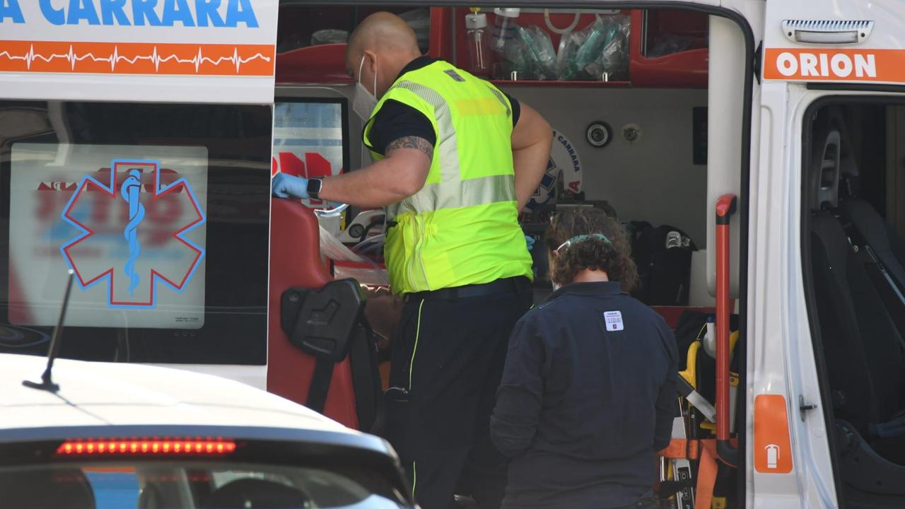 Accoltella passante e scappa, 40enne arrestato dalla polizia: "Vedo i mostri"