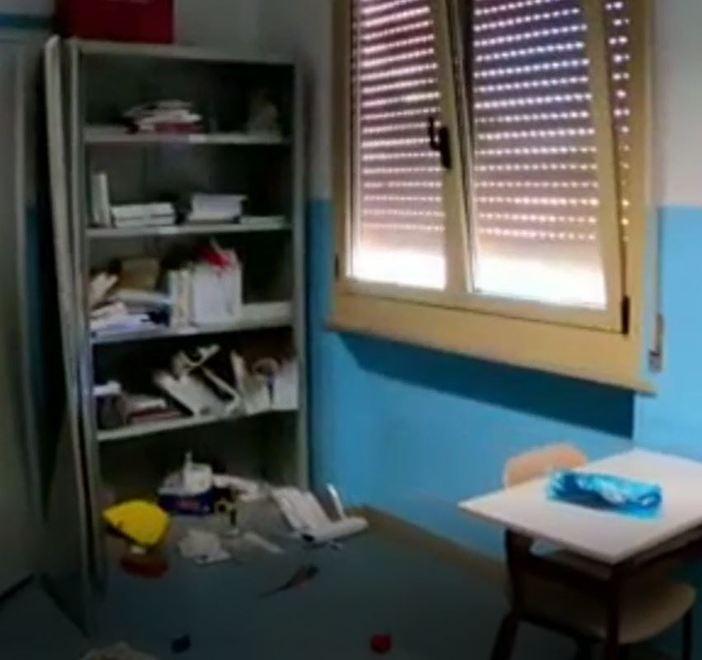 Rubano di giorno a scuola, in manette uno dei ladri
