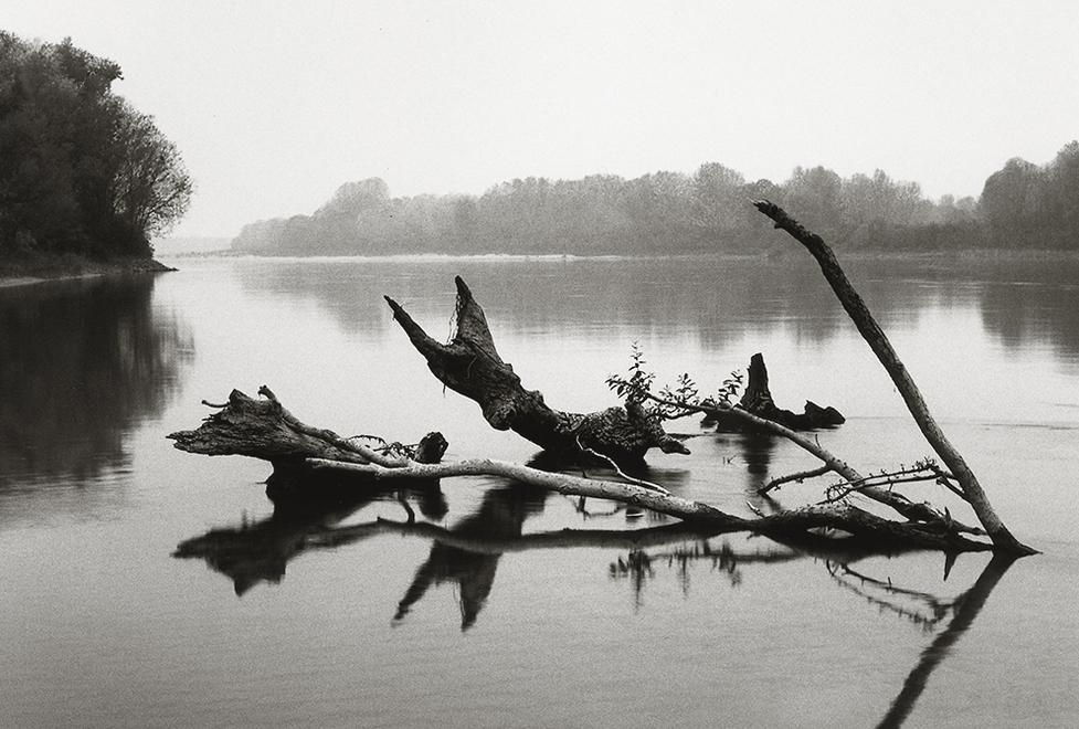 Guastalla, la magia del fiume Po in 100 fotografie di Michael Kenna 