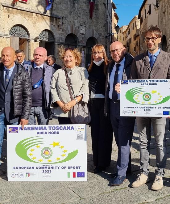 Il sindaco si “cala” e la città festeggia San Cerbone è anche umanità 