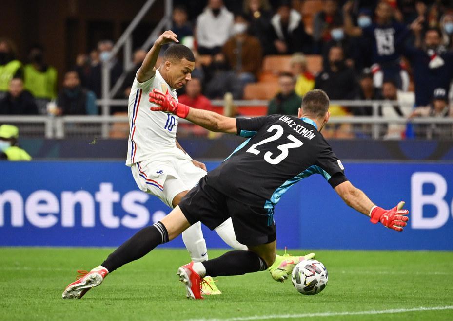 Benzema e Mbappé Due lampi francesi bruciano la Spagna 