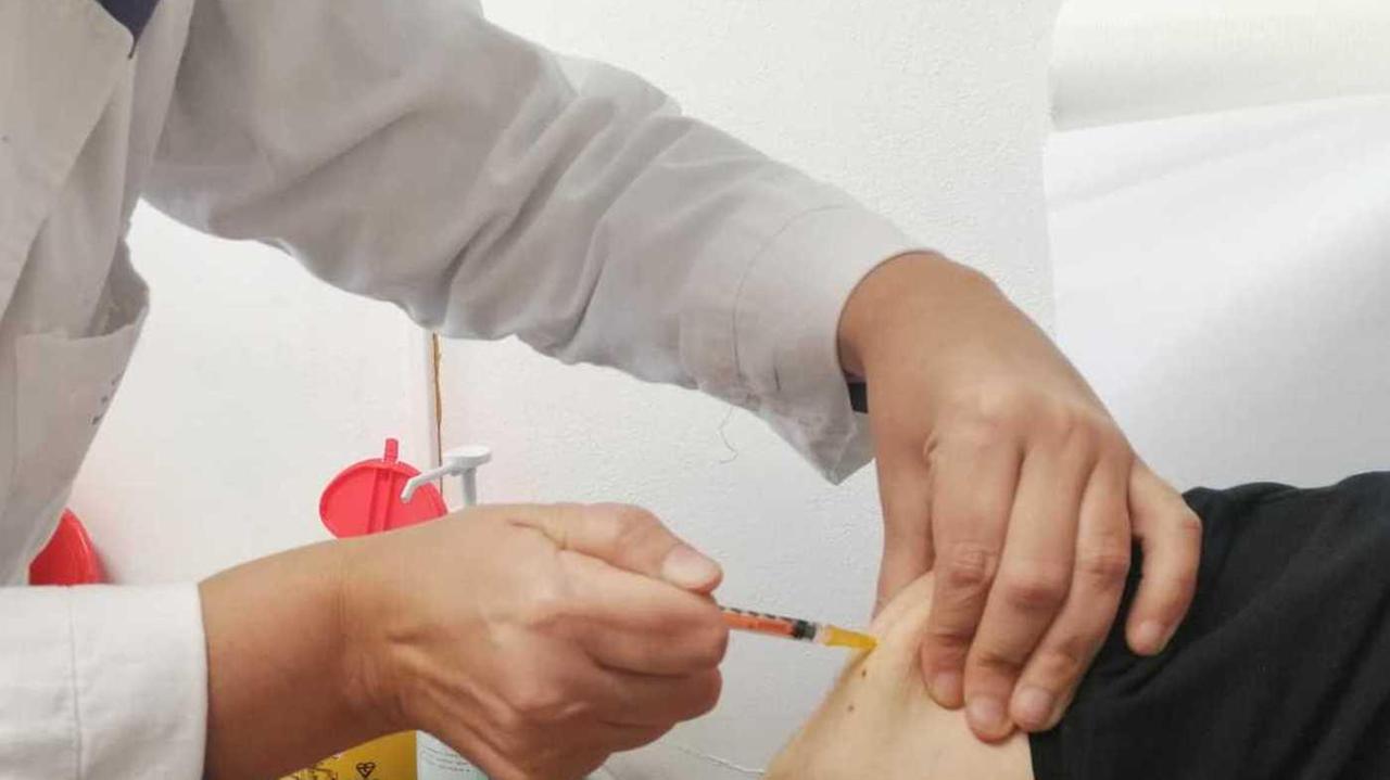 Il centro vaccini si trasferisce da oggi alle Cliniche di San Pietro