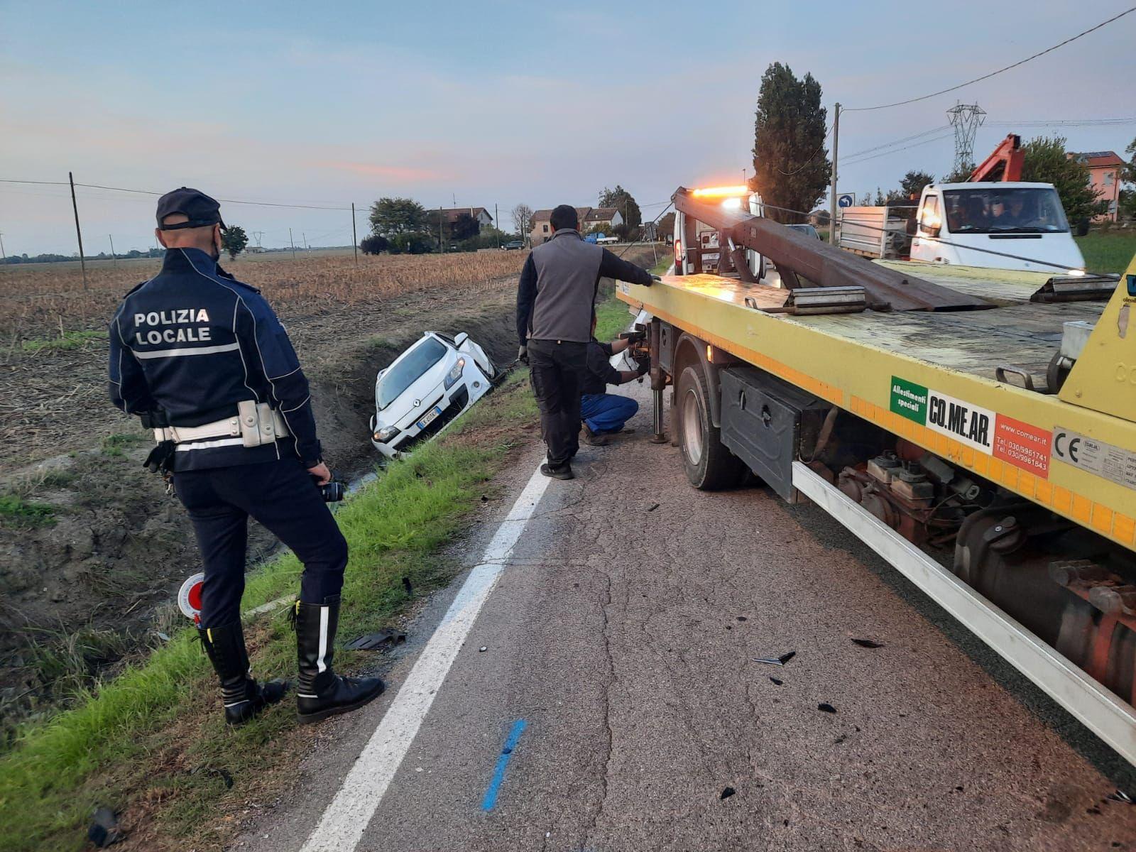 San Felice. Violento scontro tra auto Una finisce in un canale 