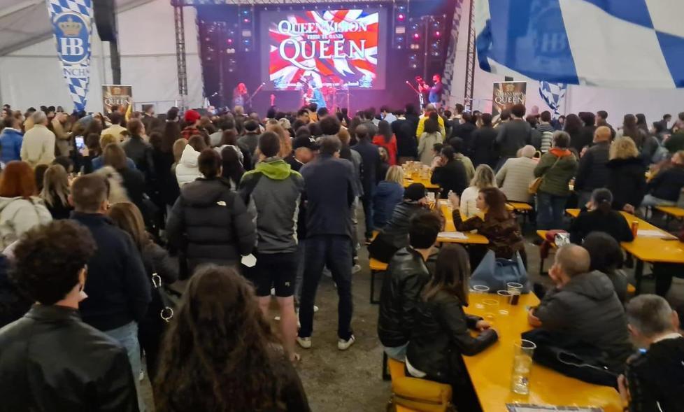 In piedi e senza mascherine, tensioni all’ultimo concerto dell'Oktober Fest 