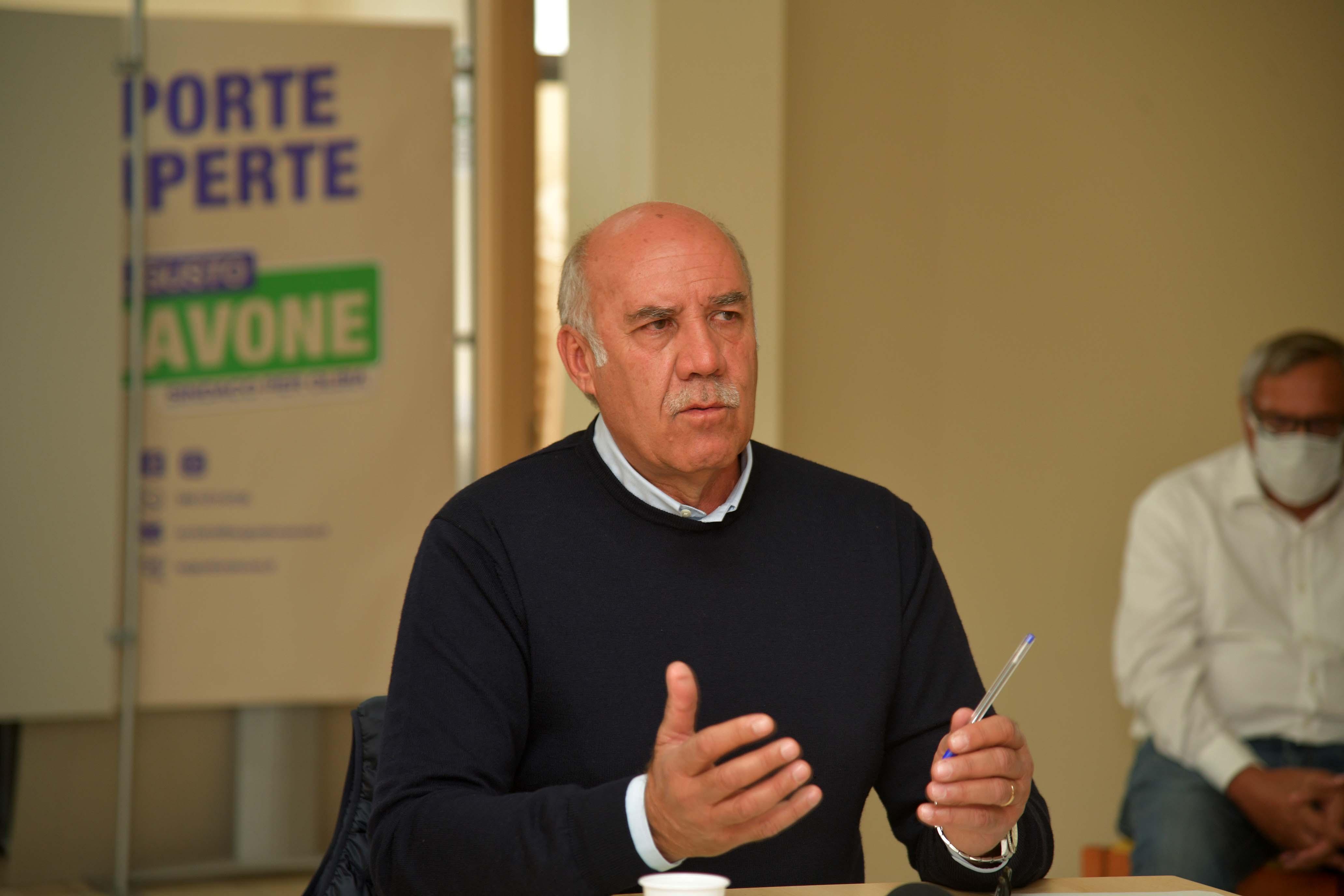 Augusto Navone durante la conferenza stampa