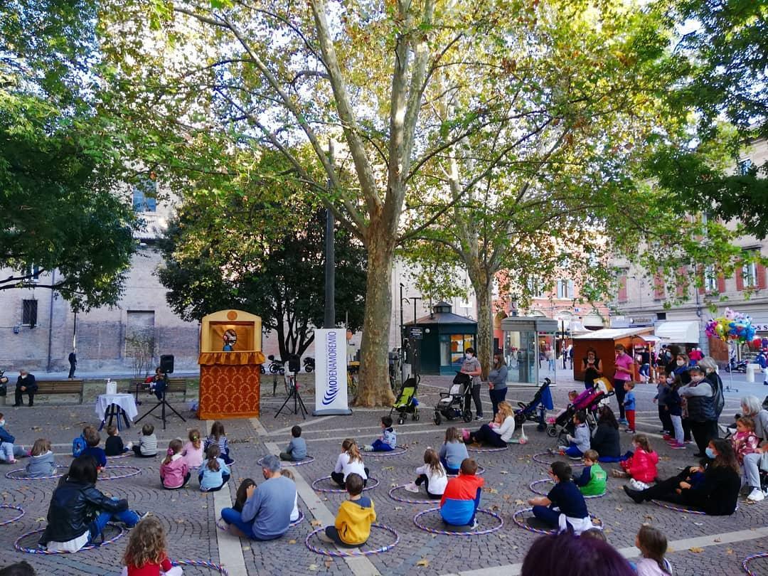 Una manifestazione per i bambini in piazza Matteotti