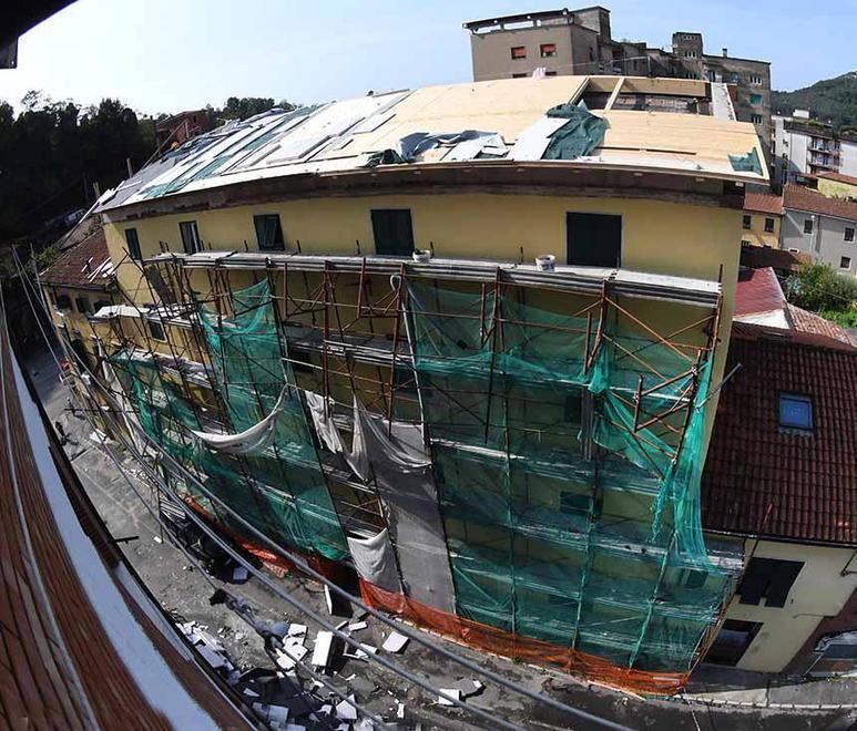 Via Stabbio, ancora sei persone fuori casa 
