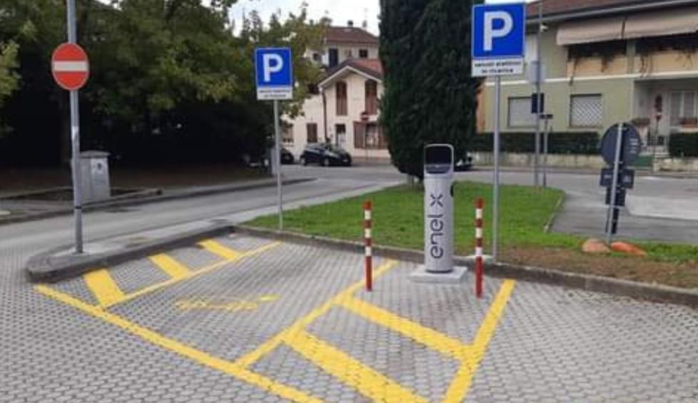 Altre cinque colonnine per la ricarica elettrica delle automobili