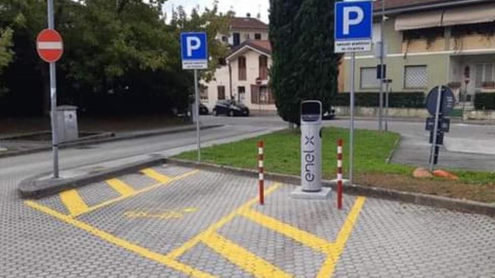 Altre cinque colonnine per la ricarica elettrica delle automobili