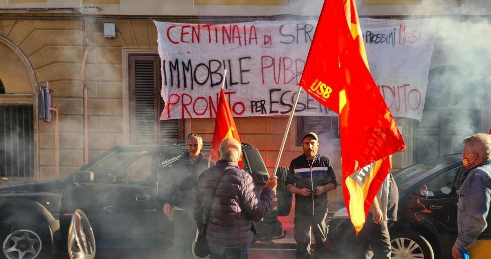 Asia sfila contro gli sfratti