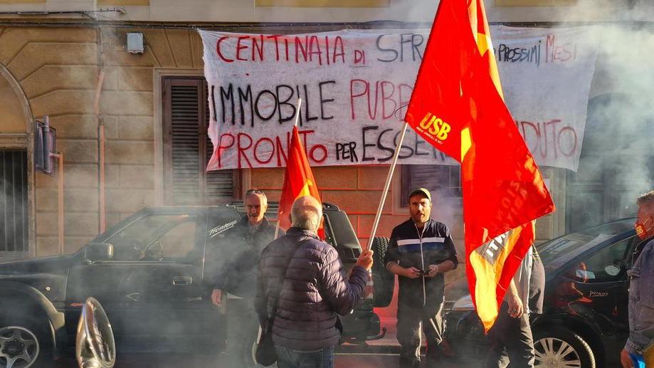 Asia sfila contro gli sfratti