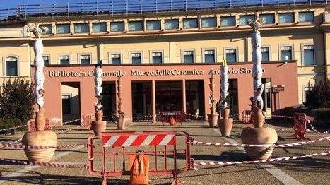 Totem rotti, parte il restauro L’autore identificato a breve