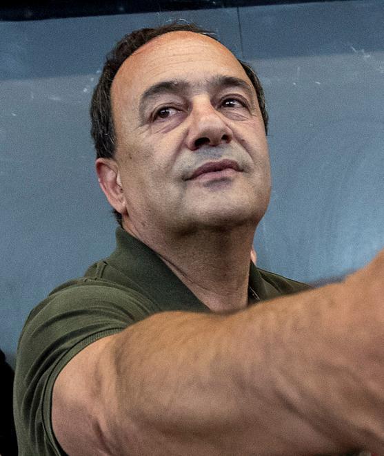 Appello in piazza per Mimmo Lucano