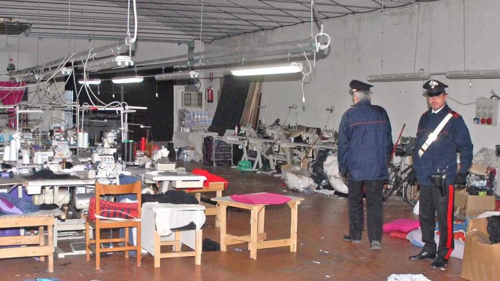 Falsi contadini e domestici al lavoro nelle confezioni