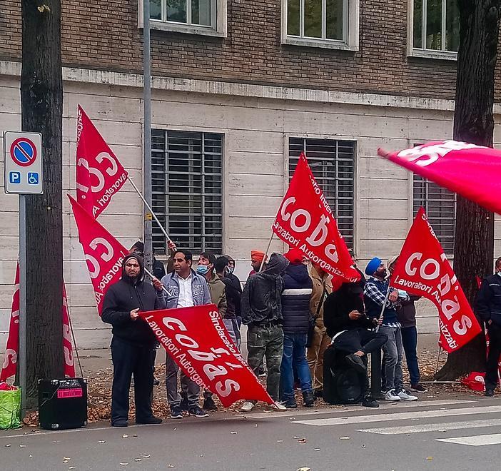 «Favorevoli alle vaccinazioni ma green pass non è garanzia»
