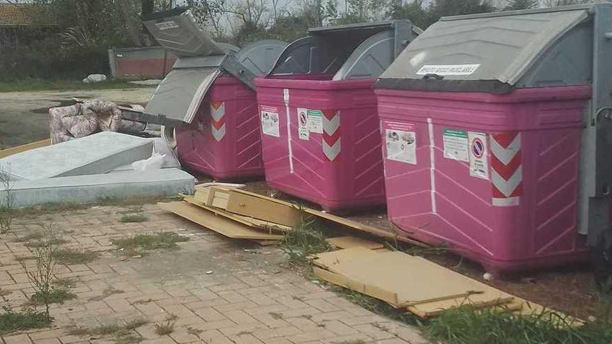 Di nuovo: materassi fra i rifiuti