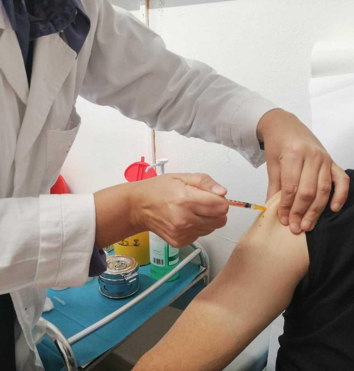 Vaccini, oggi open day per over 12