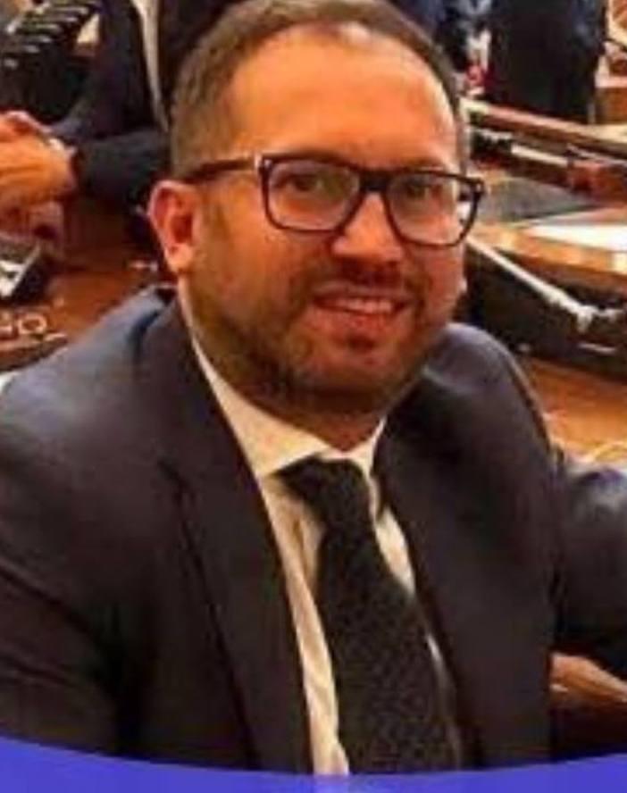 Il sindaco accusa: «Canadair in ritardo» 