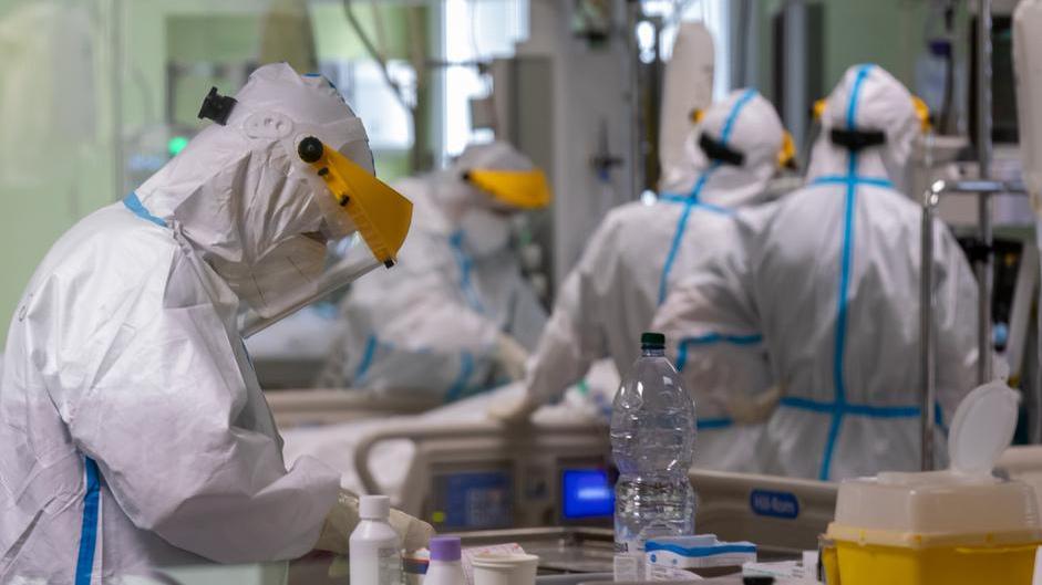 Ferrara. No vax morto all’ospedale Sant’Anna. Lo curava al telefono, indagato il medico