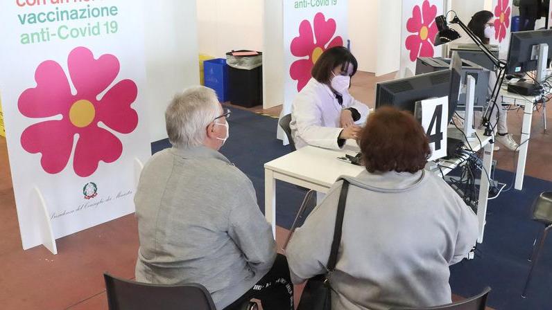 Terza dose, l’Asl fa i conti e la platea si allarga a oltre 130mila ferraresi
