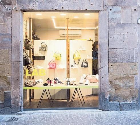 Il negozio Panda Lab in via Fillungo