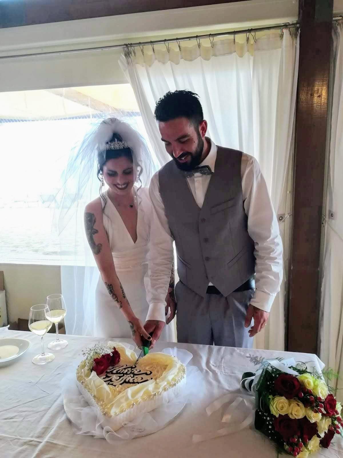Jessica Carbonai e Amir Berikaa il giorno del matrimonio, nel maggio del 2019