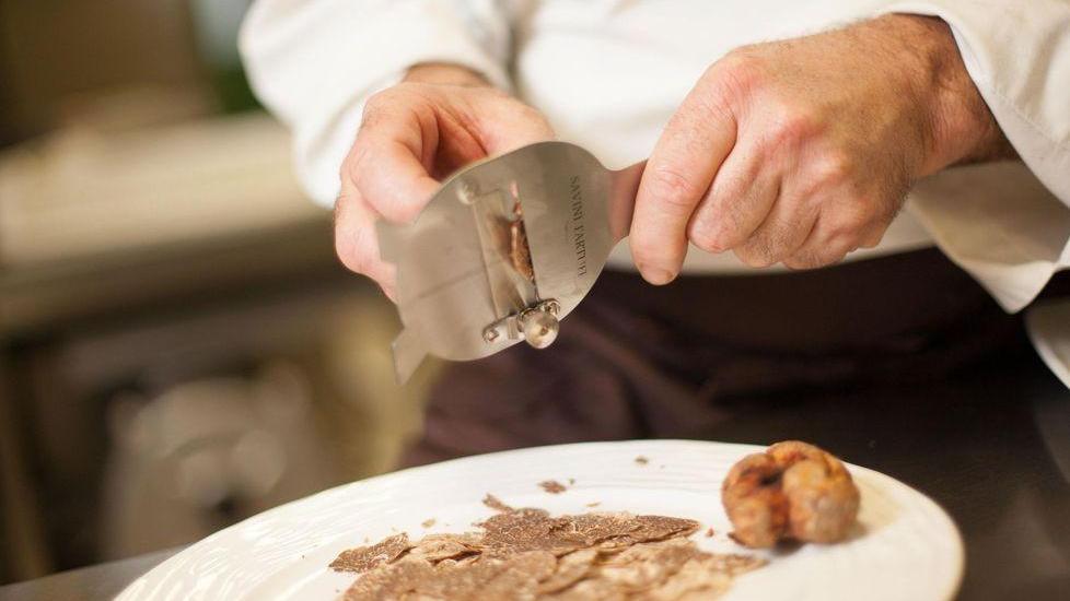 Il tartufo migliora di giorno in giorno: quotazioni tra 2.000 e 2.200 euro al chilo