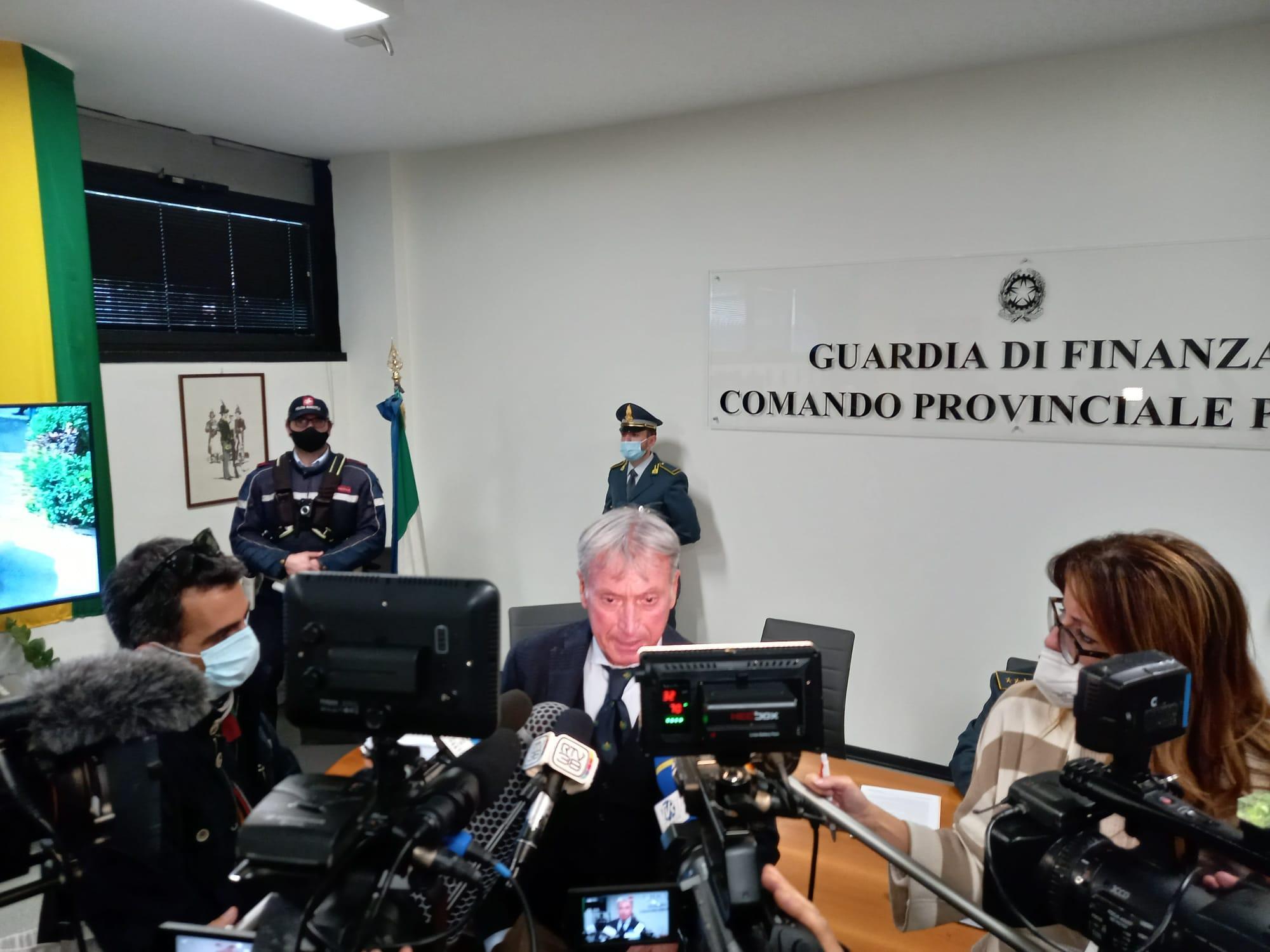 Il procuratore Giuseppe Nicolosi durante la conferenza stampa