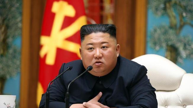 Corea Nord: soldati di Kim rompono mattoni a pugni e testate