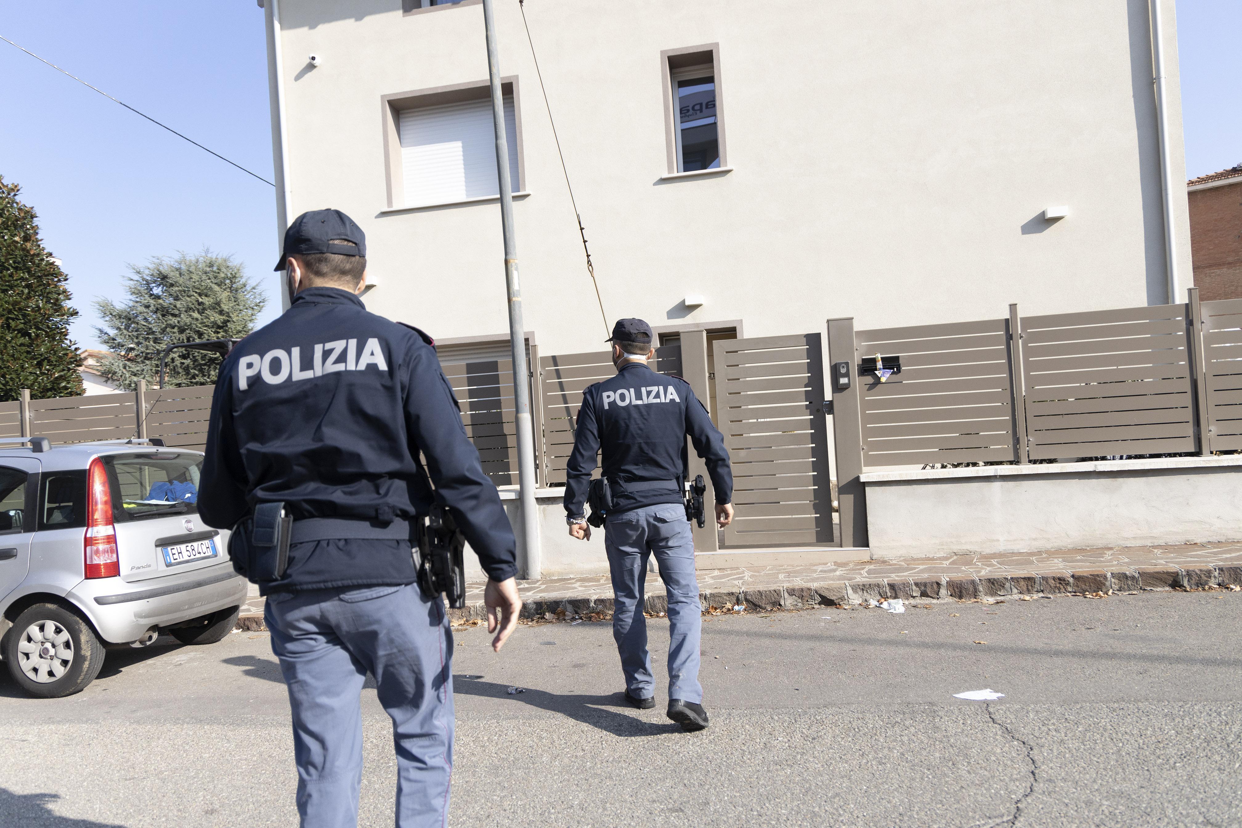 Sassuolo, donna muore sbranata da due cani