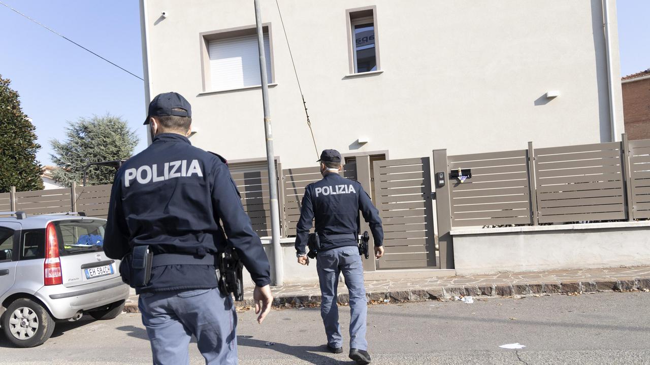 Sassuolo, donna muore sbranata da due cani