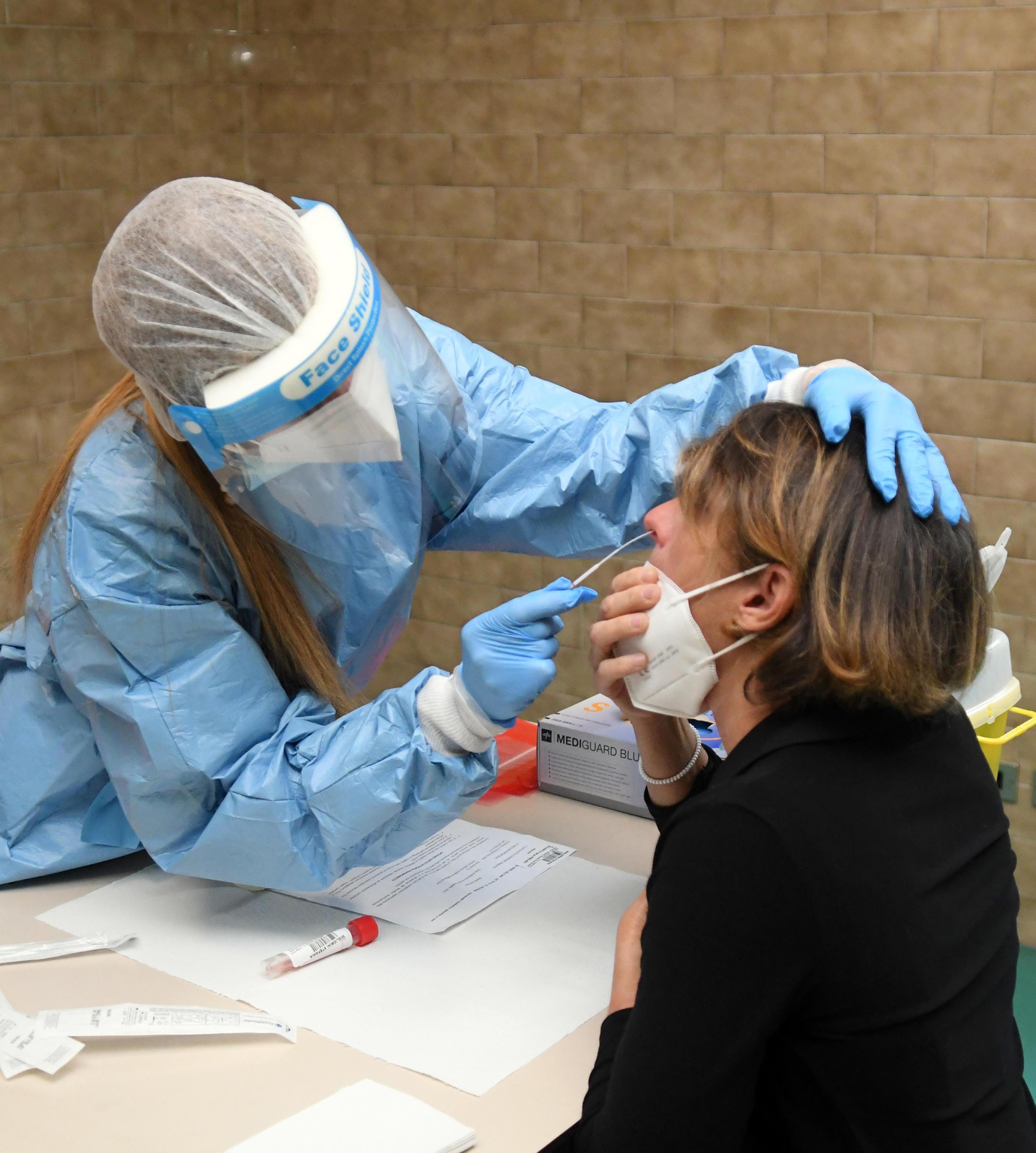 Cagliari, da lunedì tamponi gratuiti alla stazione ferroviaria in piazza Matteotti 