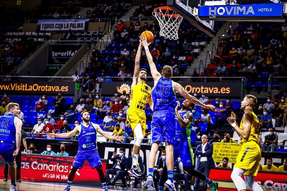 Champions, la Dinamo travolta da Tenerife: 87-60