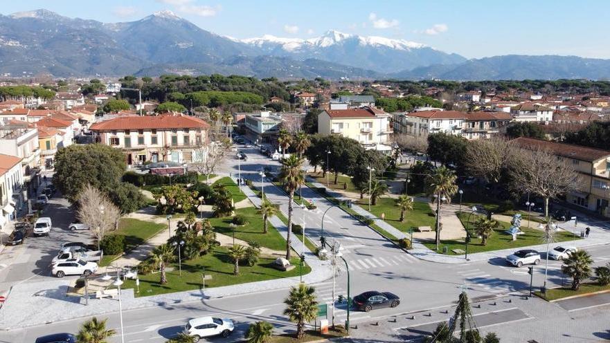 Poche attività aperte a Tonfano La protesta di cittadini e turisti