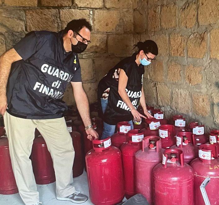 Vende bombole di Gpl in nero Imprenditore finisce nei guai