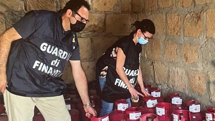 Vende bombole di Gpl in nero Imprenditore finisce nei guai
