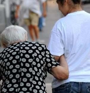 Più cure domiciliari per gli anziani e le persone disabili 