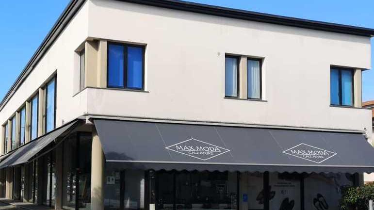 Spaccata col tombino del ladro seriale