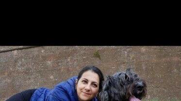 Bastianina Puggioni con l'amatissimo Charlie, cane barbone di dieci anni