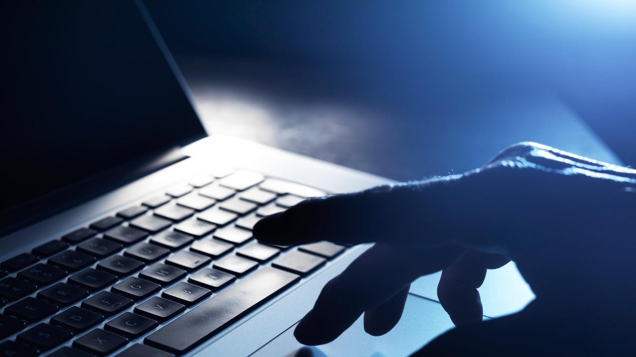 Ferrara: segue le lezioni online con un computer rubato, studente nei guai