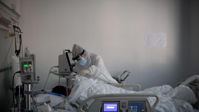 Covid: 4 in meno in terapia intensiva in E-R, altri 3 morti