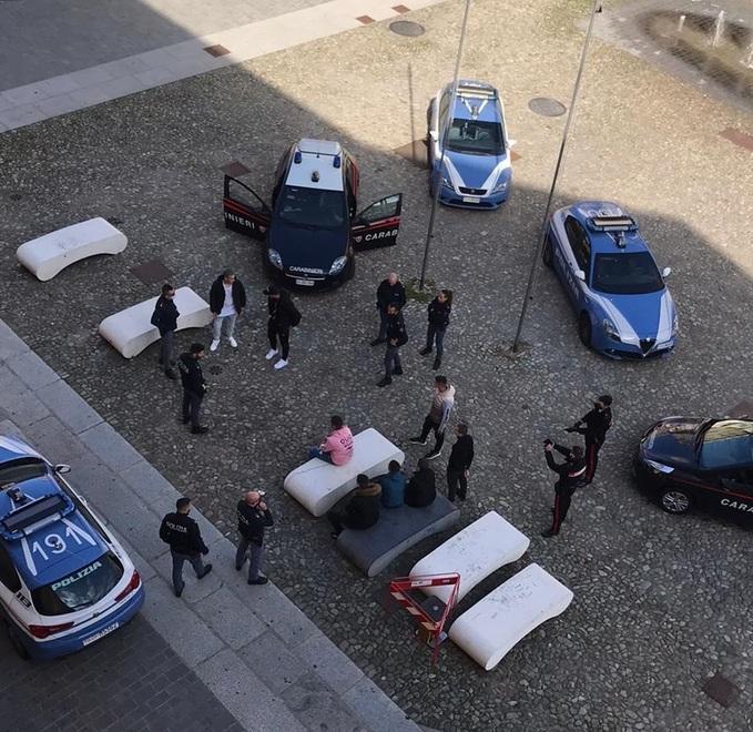 Modena, ragazzina palpeggiata in piazza Roma: arrestato diciassettenne 