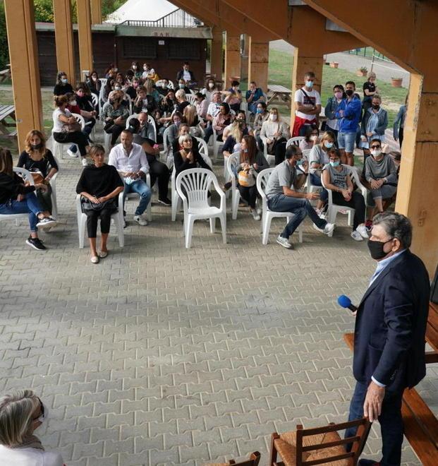 Slitta la consegna delle aule, alunni ancora a casa