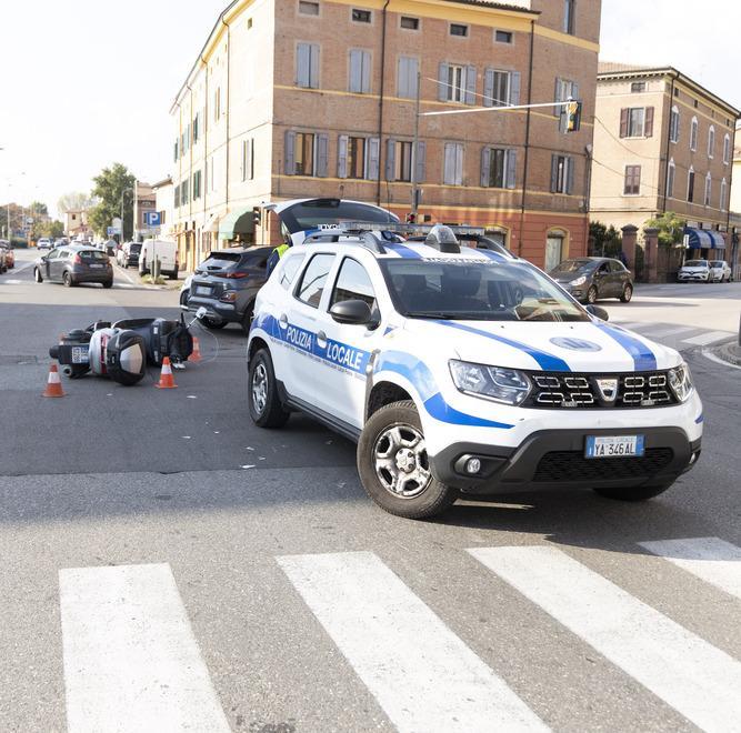 Incidente auto-scooter ai piedi del cavalcavia