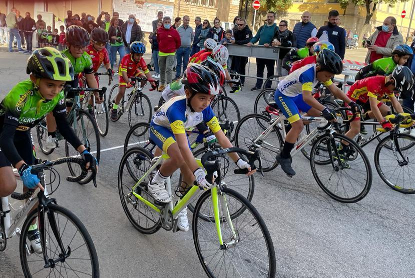 Sterzata di vivacità con i baby ciclisti 