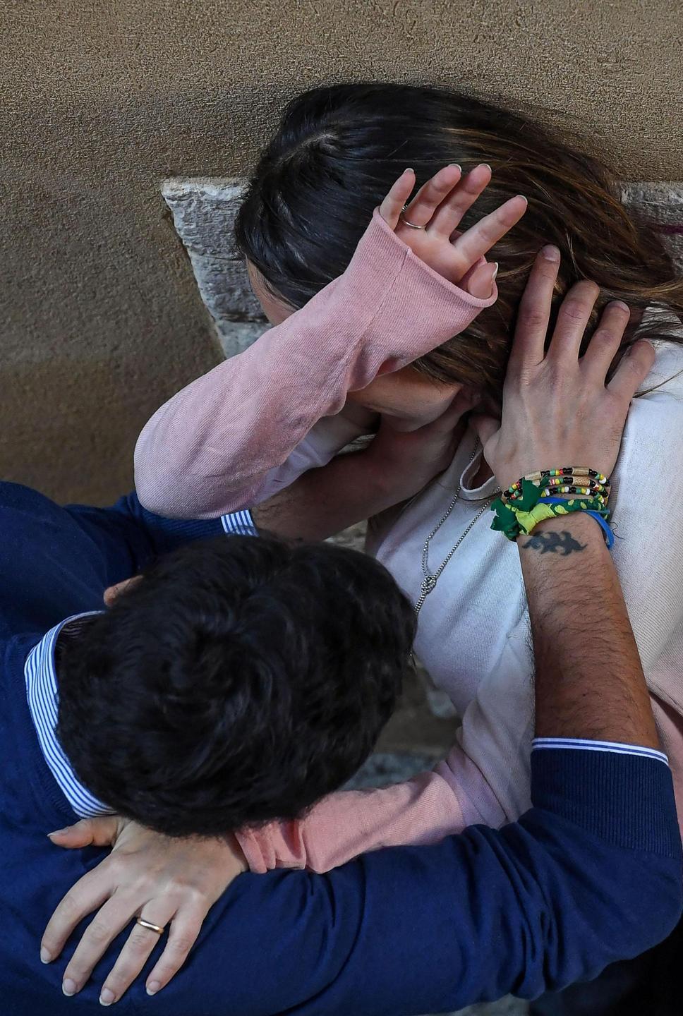Violenze e minacce, il giudice allontana da casa due uomini 