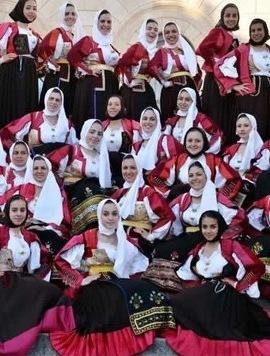 Voli cancellati, a terra il gruppo folk 