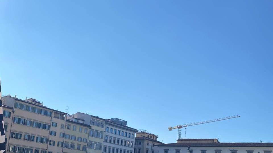 La manifestazione di Firenze nella foto pubblicata su Twitter dal deputato leghista Guido De Martini