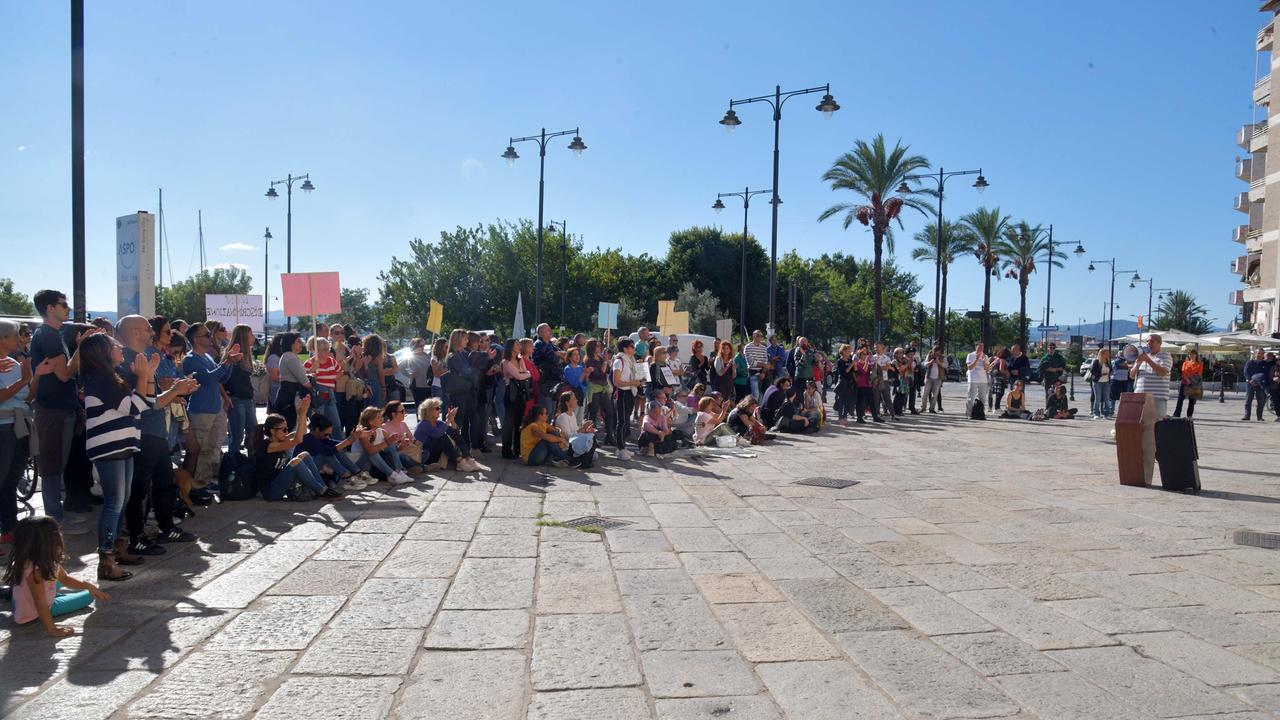 La manifestazione no green pass a Olbia (foto Vanna Sanna)