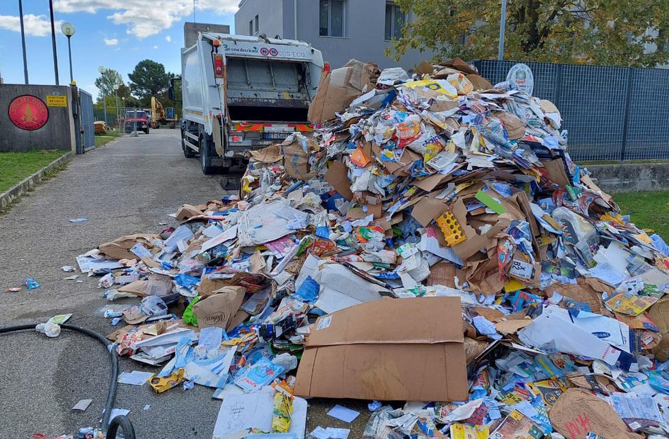 Fumo dai rifiuti sul camion